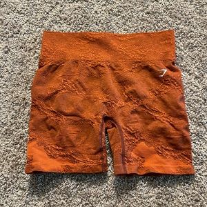 Gymshark ADAPT CAMO SEAMLESS SHORTS - Lava | Storm Red/Cherry Brown (XL)